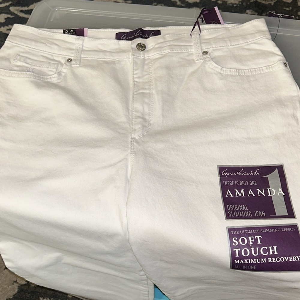NWT Gloria Vanderbilt Women's Amanda Classic Rise Tapered Jean - Picture 4 of 10